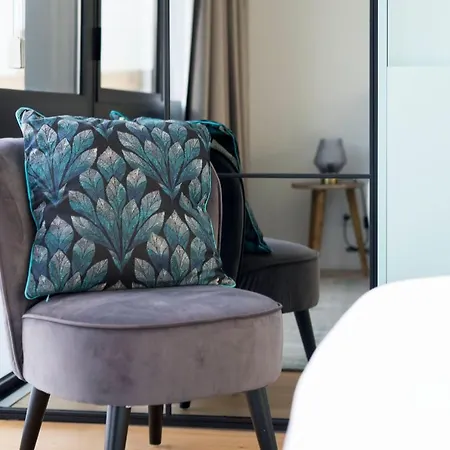 Lovelystay - Wohaza With Free Private Parking