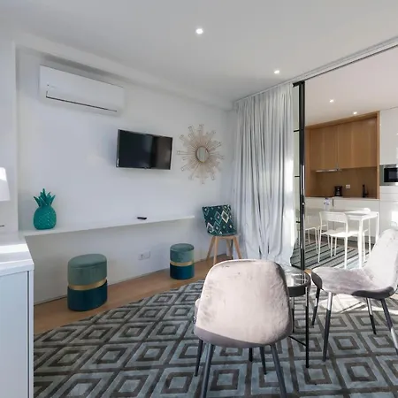 Lovelystay - Wohaza With Free Private Parking *