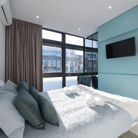 Lovelystay - Wohaza With Free Private Parking *