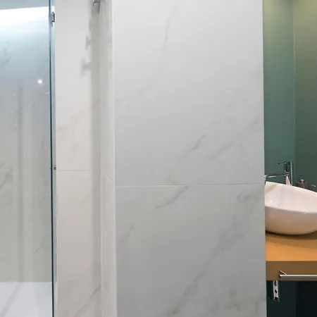 Lovelystay - Wohaza With Free Private Parking Appartamento *