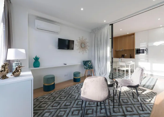 Lovelystay - Wohaza With Free Private Parking *