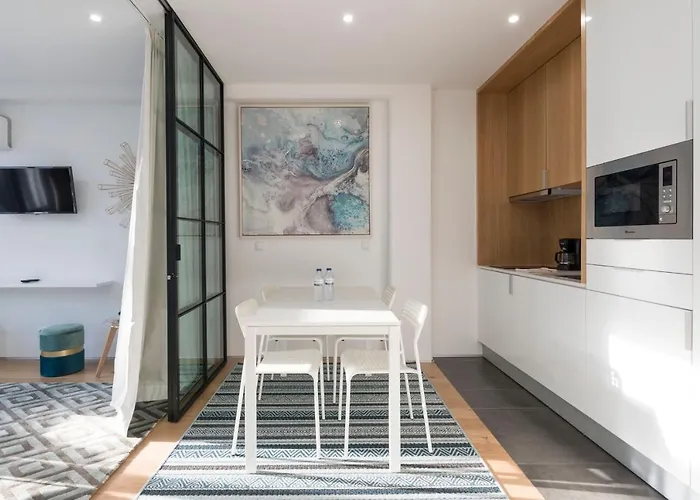 Lovelystay - Wohaza With Free Private Parking