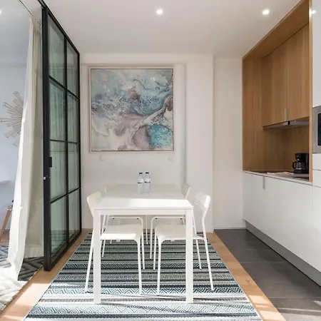 Lovelystay - Wohaza With Free Private Parking