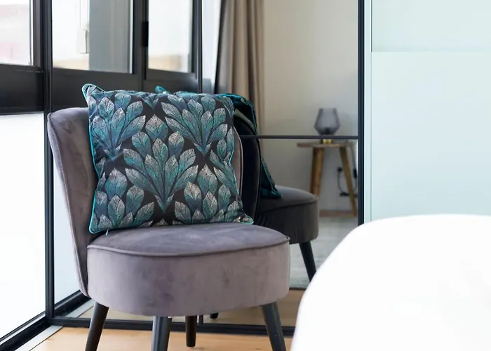 Lovelystay - Wohaza With Free Private Parking