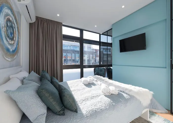 Lovelystay - Wohaza With Free Private Parking *