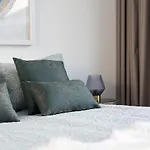 Lovelystay - Wohaza With Free Private Parking Oporto